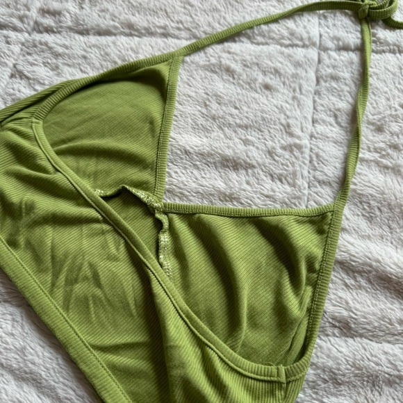Green halter top with adjustable neck tie - Picture 4 of 4